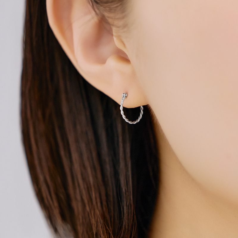 ピアス