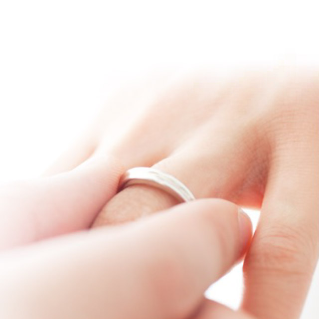 【二人だけの秘密】結婚指輪のシークレットストーンとは？<br>おすすめの宝石もご紹介