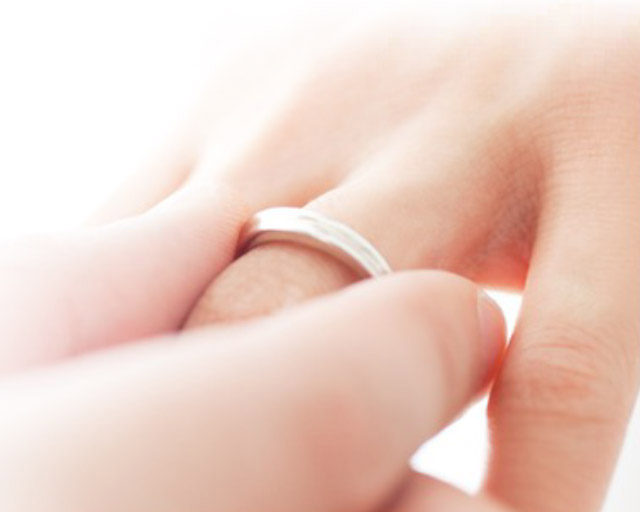   【二人だけの秘密】結婚指輪のシークレットストーンとは？おすすめの宝石もご紹介